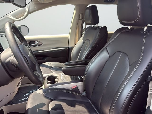 Used 2023 White Chrysler Touring L image 10