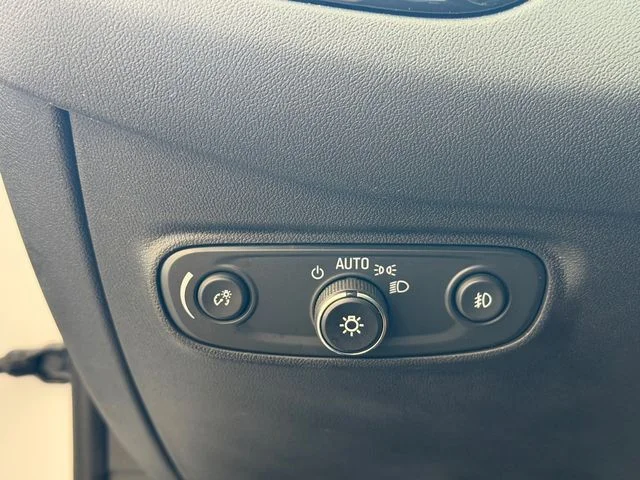 Used 2024 White Chevrolet Premier image 27