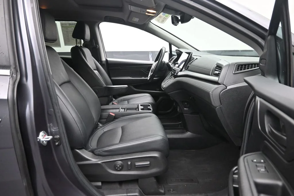 Certified Used 2024 Gray Honda EX-L image 9