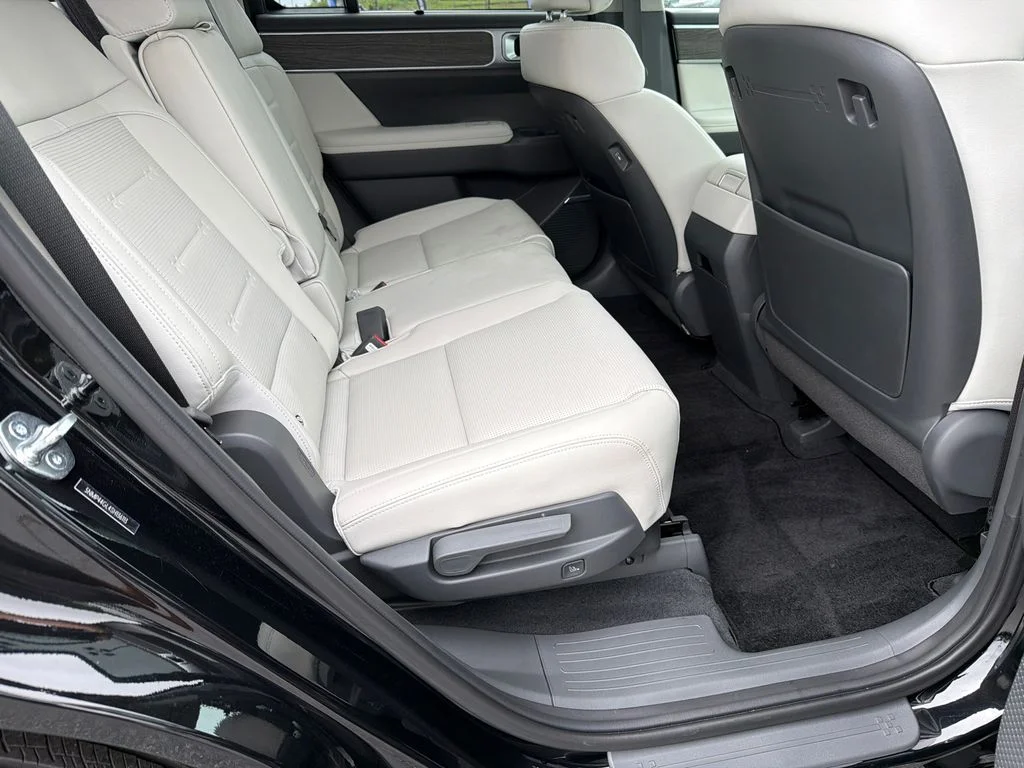 Used 2025 Black Hyundai Limited image 15