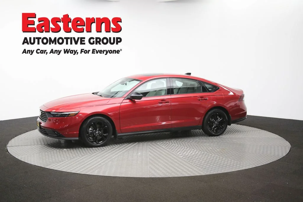Used 2025 Red Honda SE image 57