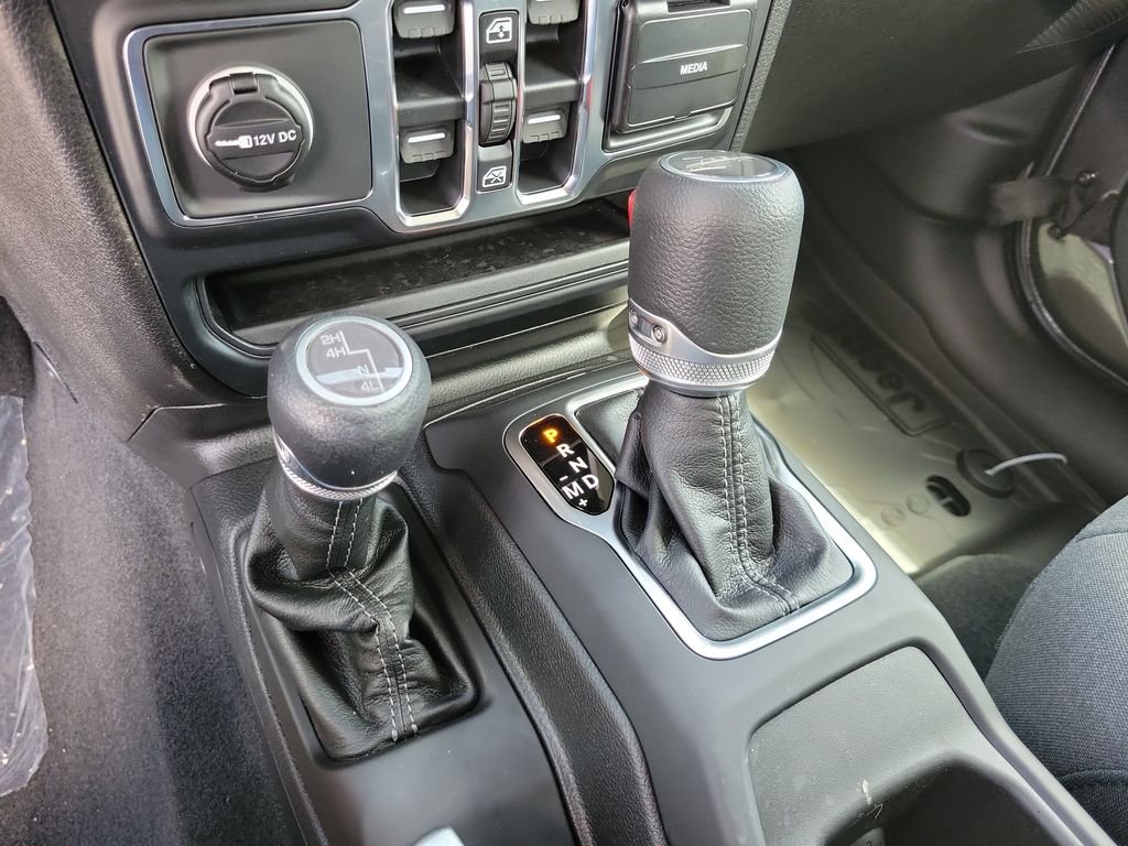 New 2026 Granite Crystal Metallic Clearcoat Jeep Sport image 26