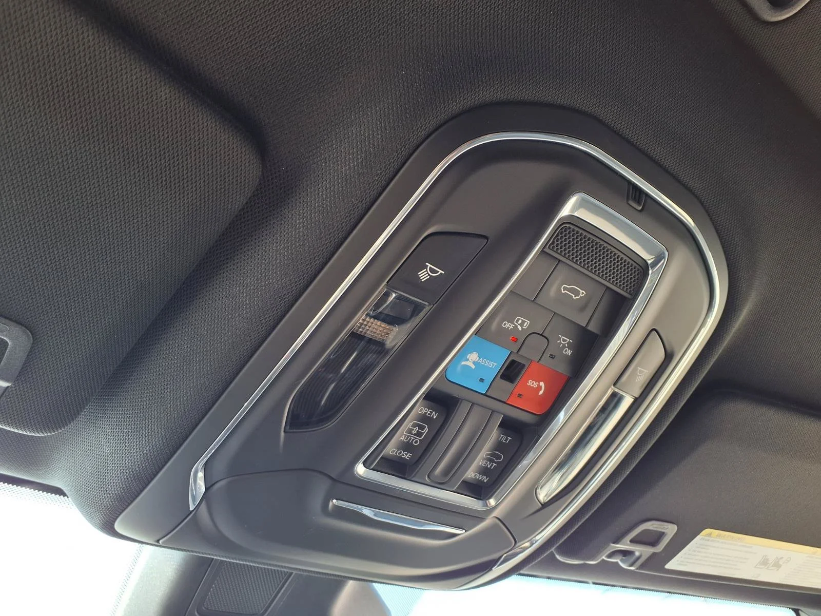 Used 2025 Bright White Clearcoat Jeep  image 7