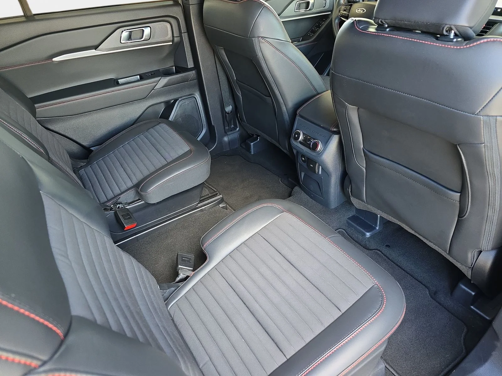 Used 2025 Black Metallic Ford ST-Line image 13