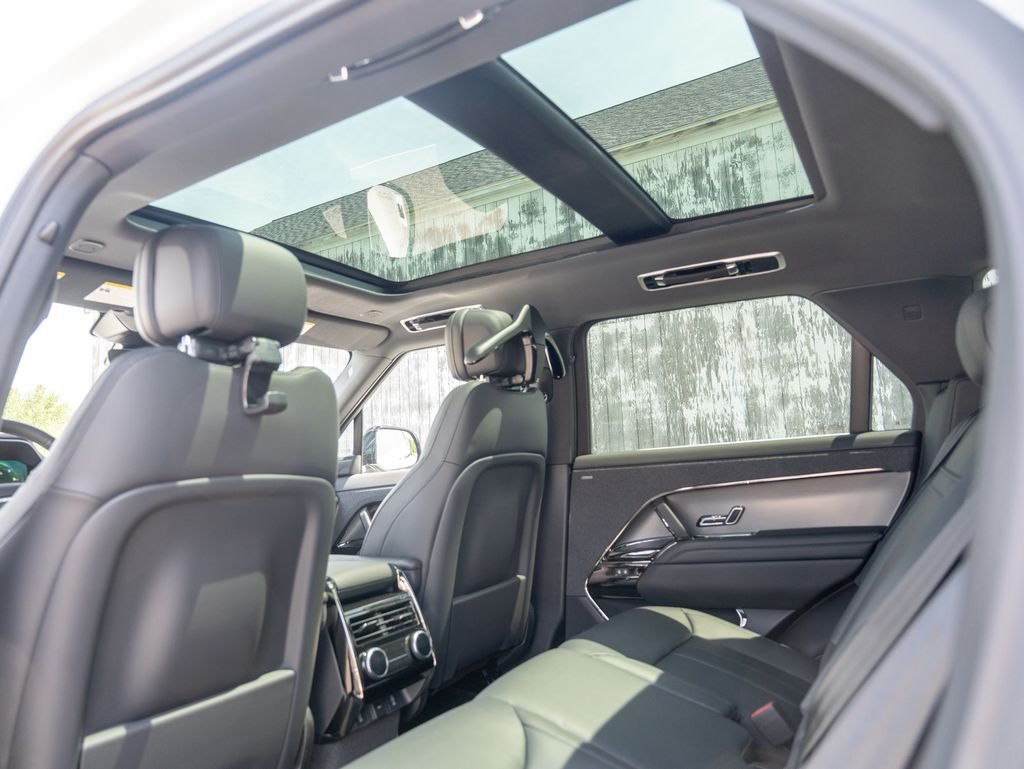 New 2026 Fuji White Land Rover SE image 22