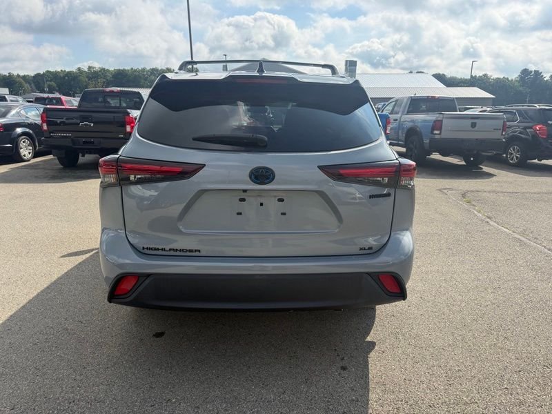 Used 2024  Toyota XLE image 17
