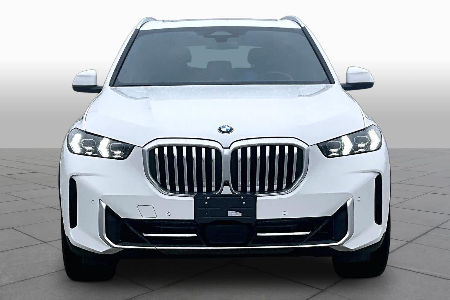 Used 2026 Alpine White BMW sDrive40i image 3
