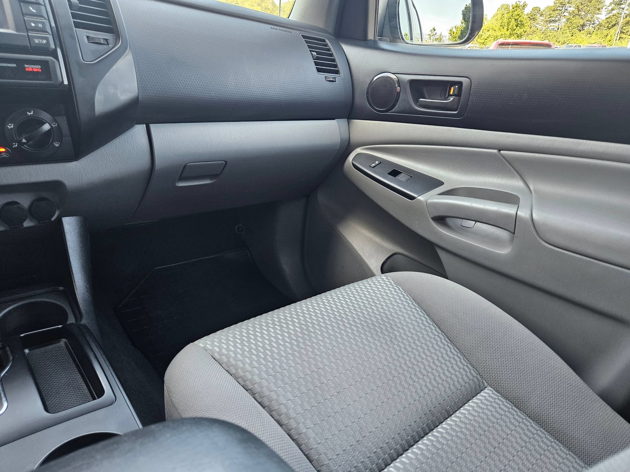 Used 2013 Super White Toyota  image 11