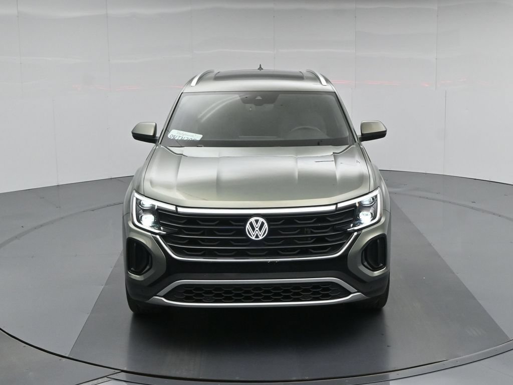Used 2026 Green Volkswagen SE w/Technology image 39
