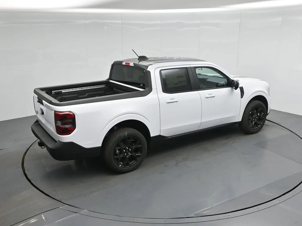 New 2026 Oxford White Ford Lariat image 40