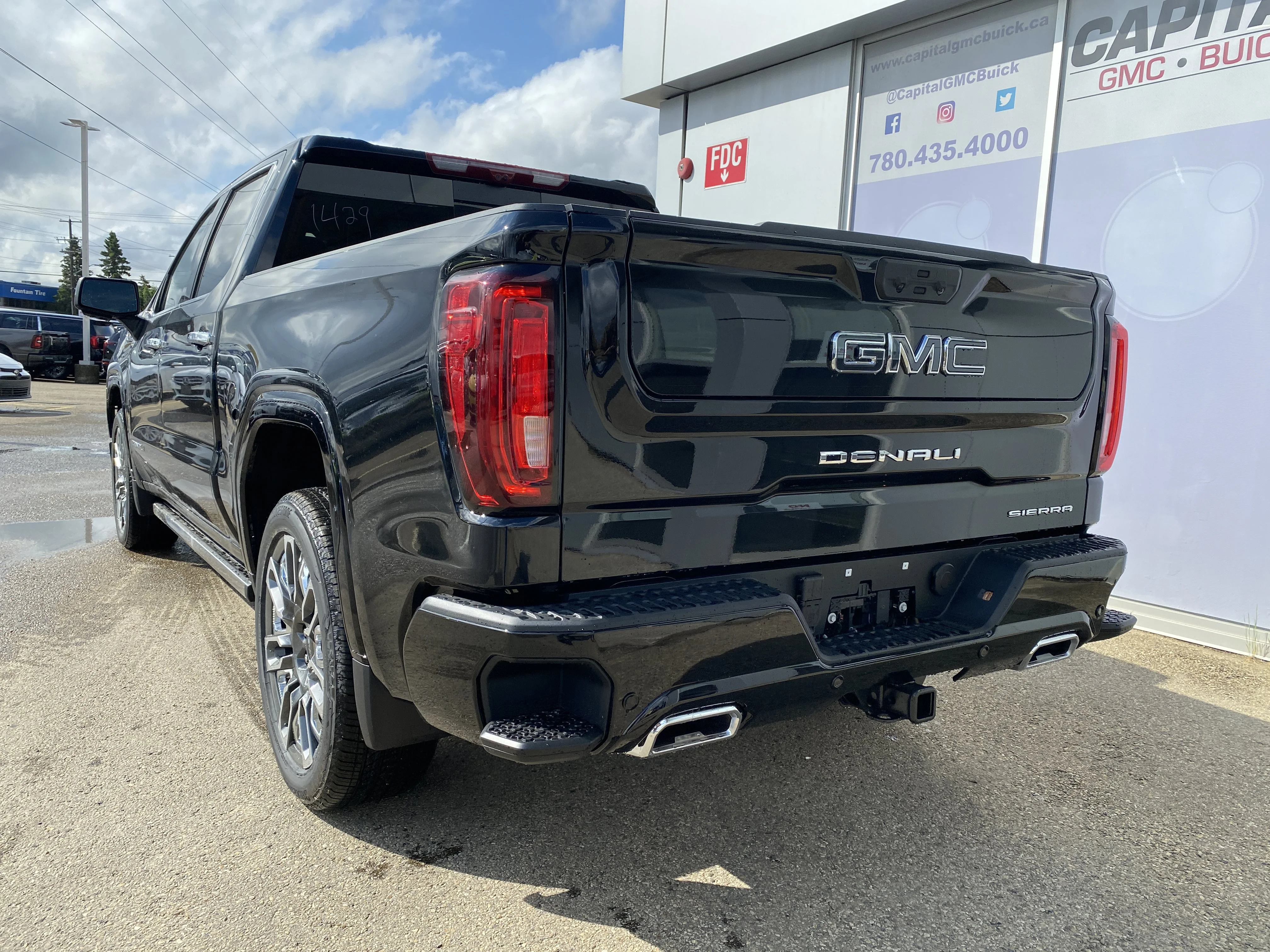 New 2026 ONYX BLACK GMC Denali Ultimate image 4