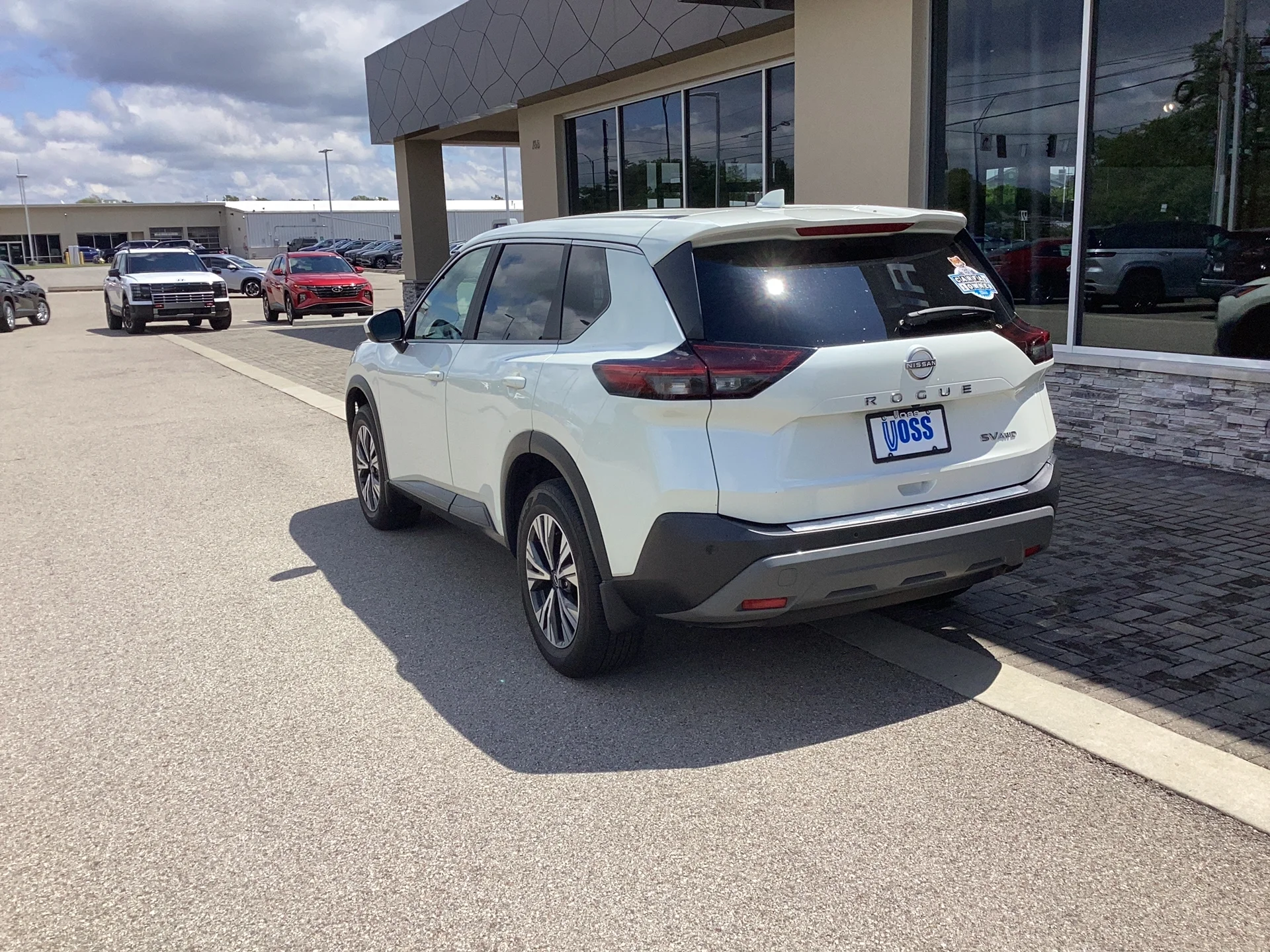 Used 2023 Pearl White TriCoat Nissan SV image 6