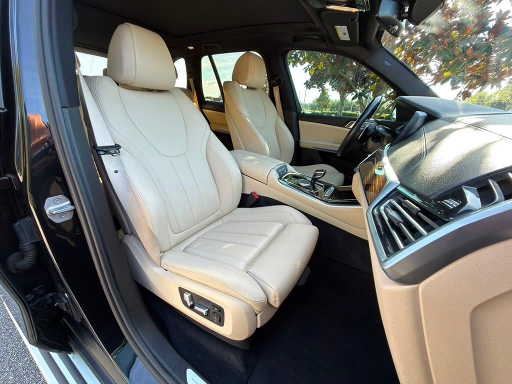 Used 2020 Black BMW xDrive40i image 25