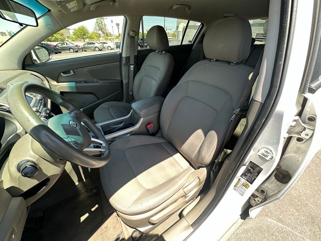 Used 2012 White Kia LX image 3