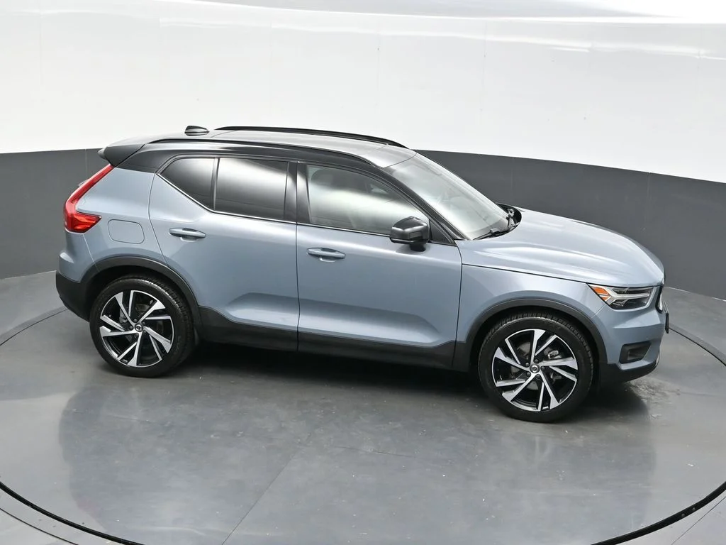 Used 2021 Thunder Gray Metallic Volvo R-Design image 33