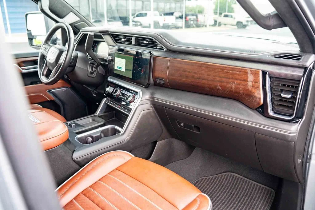 Used 2025 Silver GMC Denali Ultimate image 27