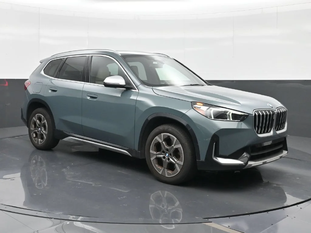 Certified Used 2023 Green BMW xDrive28i image 4