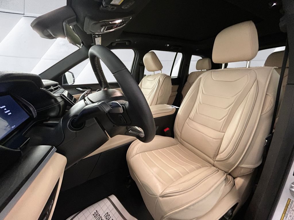 Used 2025 White Jeep Limited image 8