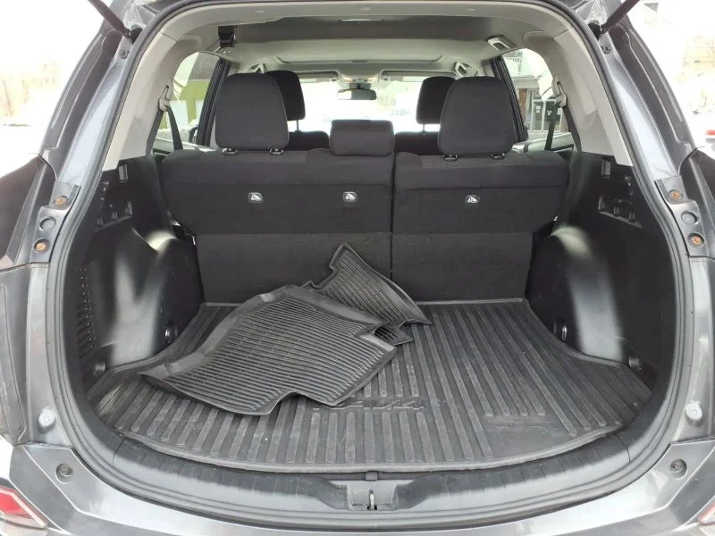 Used 2018 Gray Toyota XLE Sport Utility 4D image 17