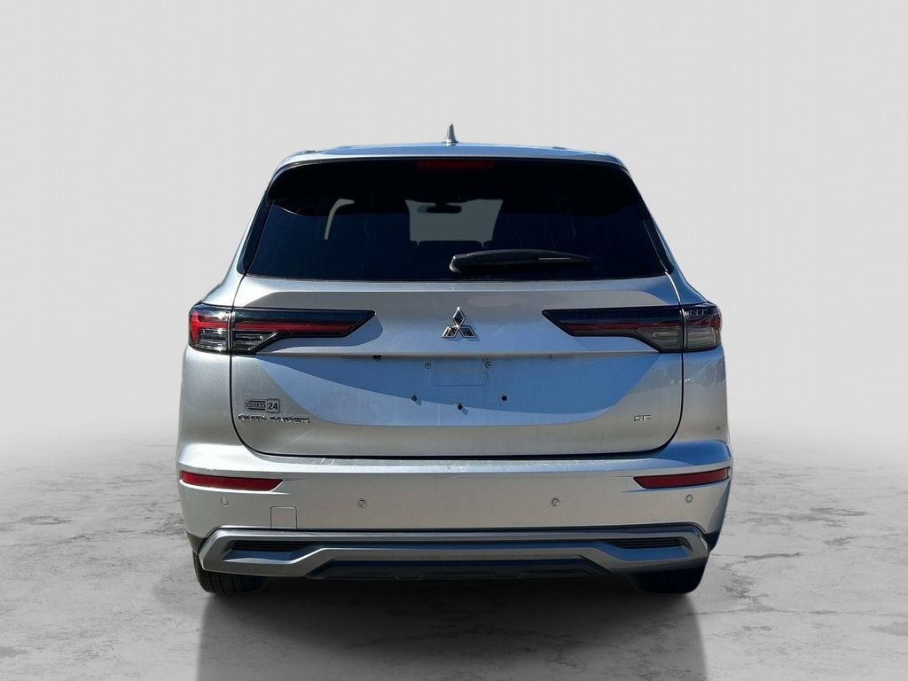 Used 2025 Silver Mitsubishi SE image 4