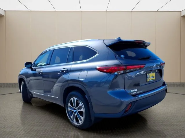 Used 2020 Gray Toyota XLE image 8