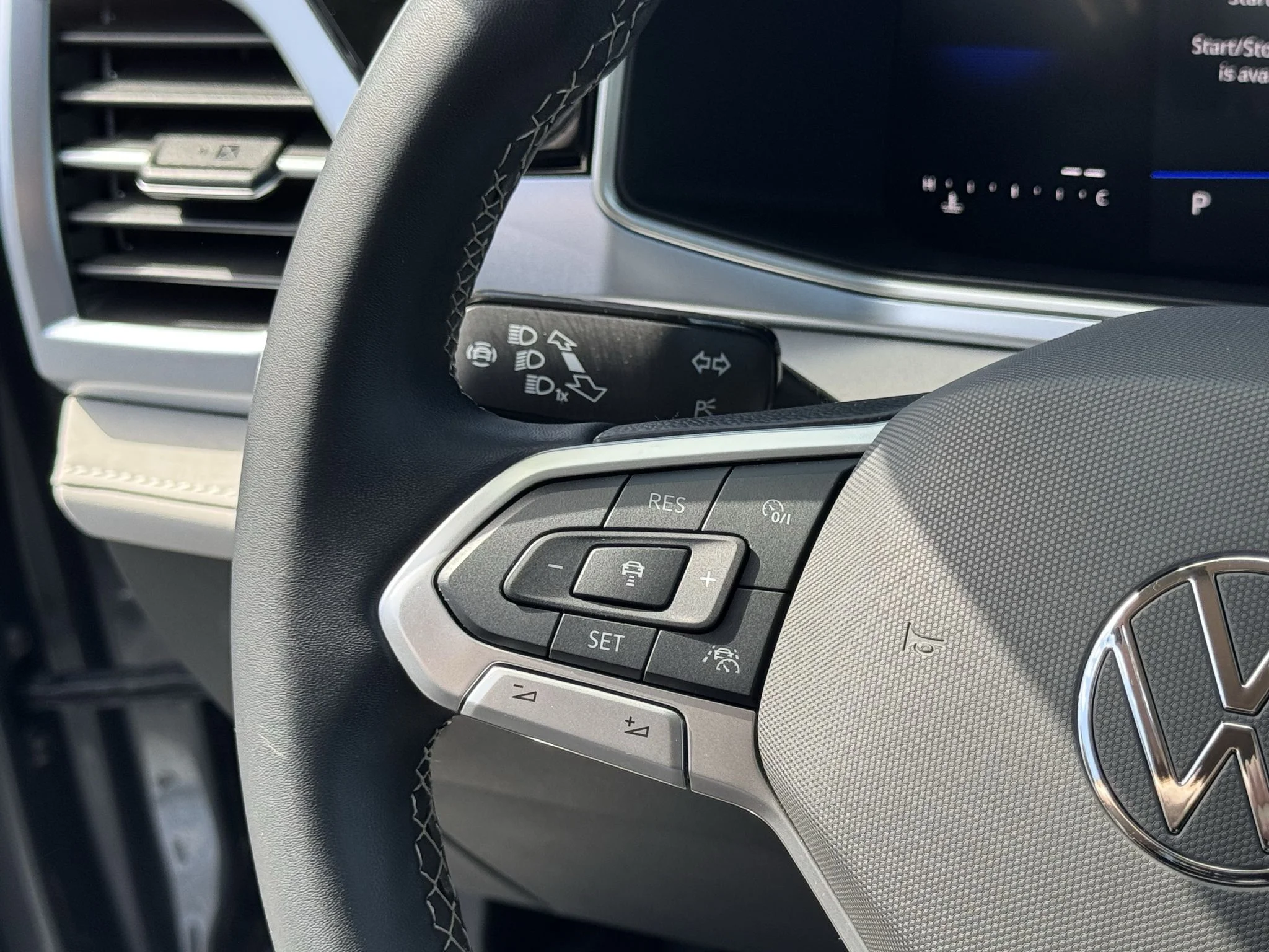 Used 2025 Platinum Gray Metallic Volkswagen SE image 17