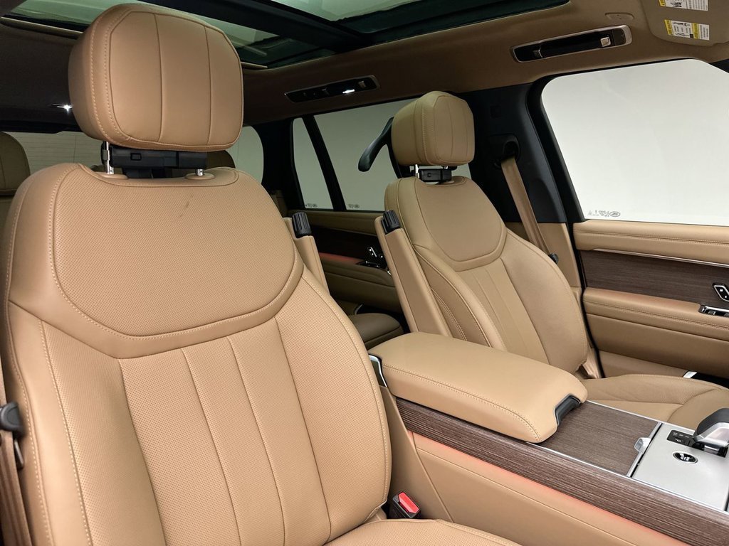 New 2026 Belgravia Green Metallic Land Rover SE image 6