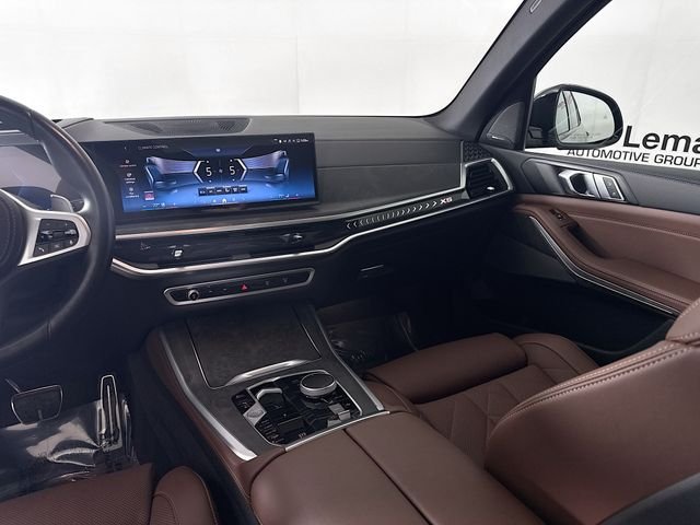 Used 2024 Green BMW xDrive50e image 25