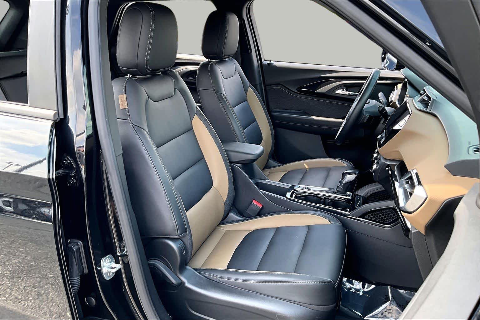 Used 2021 Mosaic Black Metallic Chevrolet ACTIV image 9