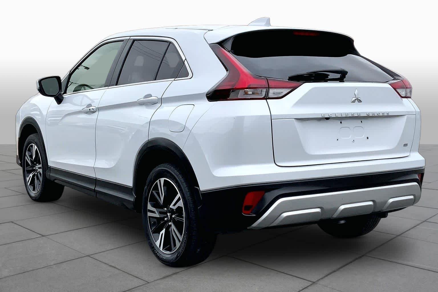 Used 2024 White Diamond Mitsubishi SE image 12