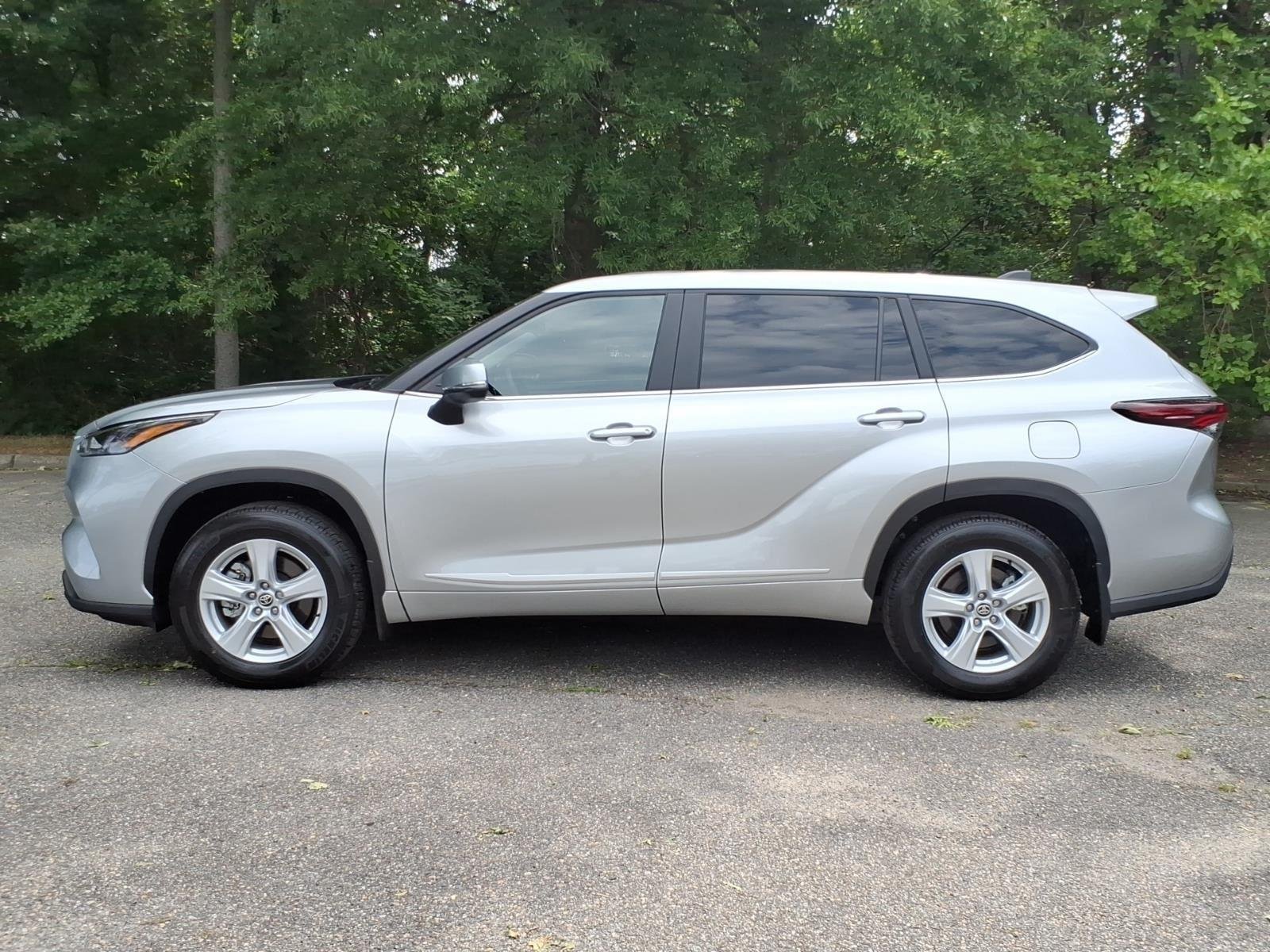 Used 2025 Celestial Silver M Toyota LE image 3