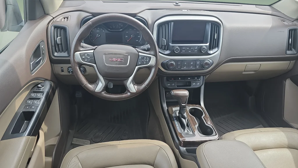 Used 2018 White GMC SLT image 17