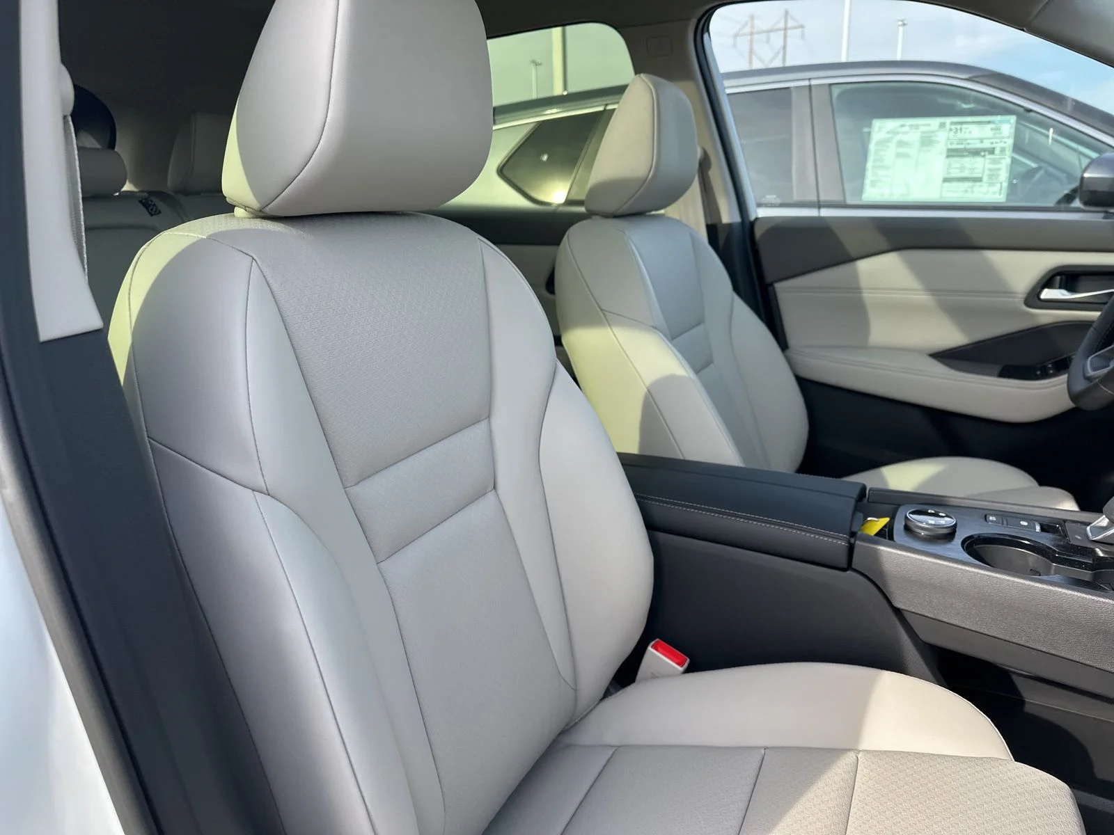 New 2026 Everest White Pearl TriCoat Nissan Dark Armor™ image 32
