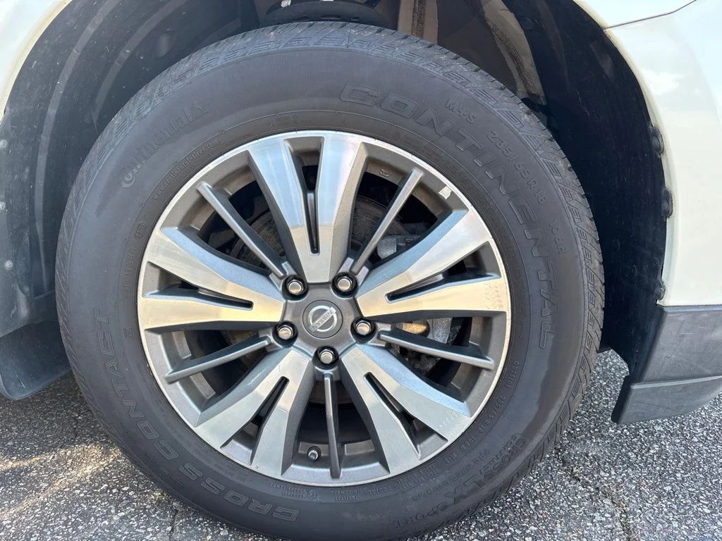 Used 2018 White Nissan SL image 16