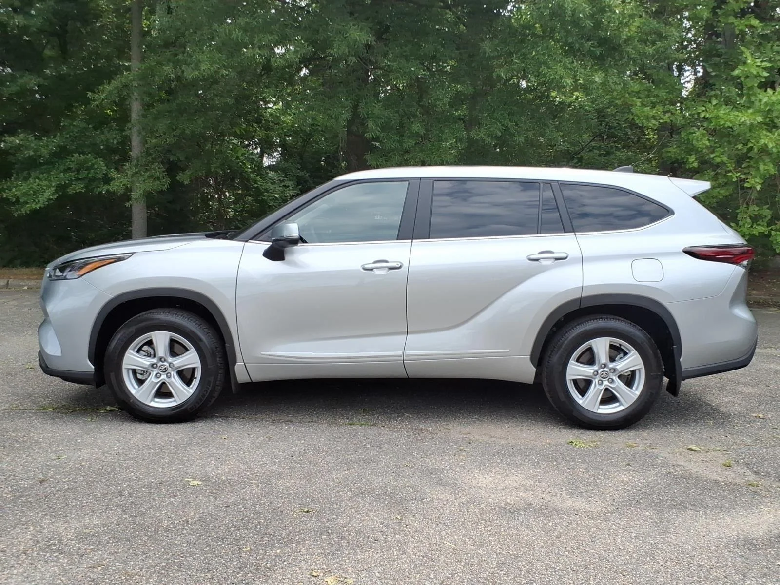 Used 2025 Celestial Silver M Toyota LE image 3