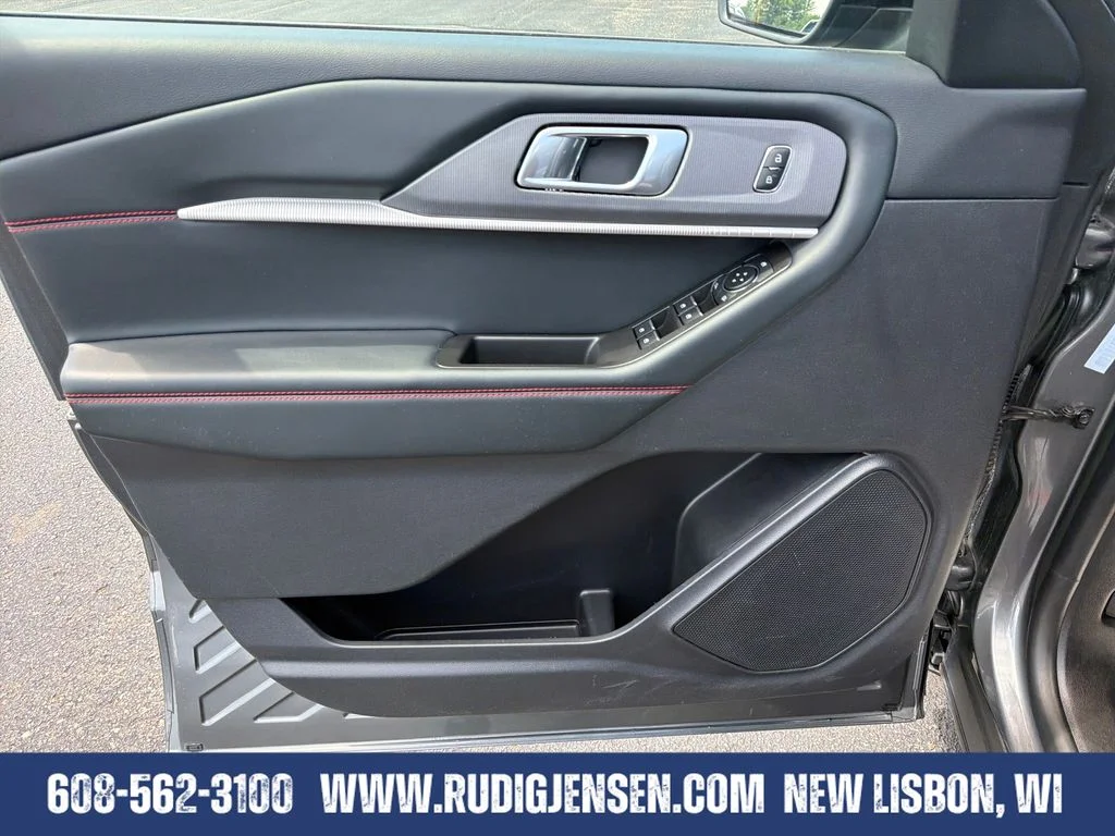 Used 2025 Gray Ford ST-Line image 10