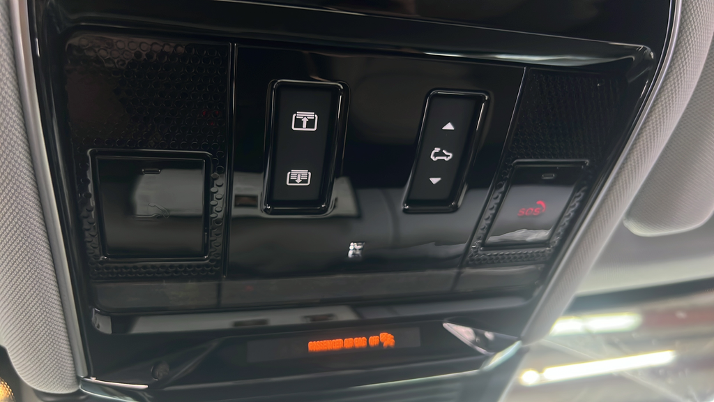 New 2026 Fuji White LAND ROVER Dynamic SE image 26