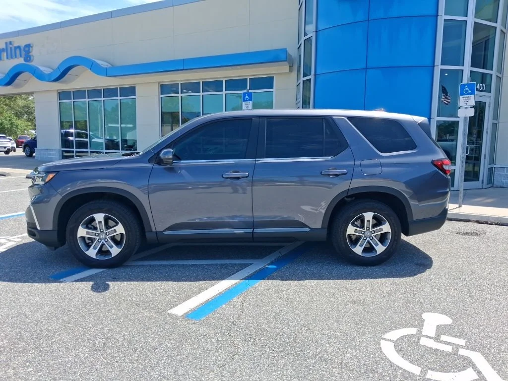Used 2025  Honda EX-L image 8