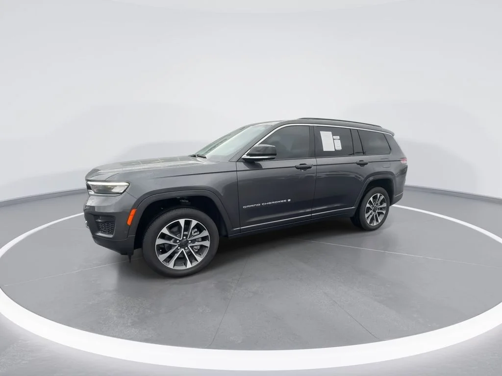 Used 2025 Gray Jeep Overland image 4