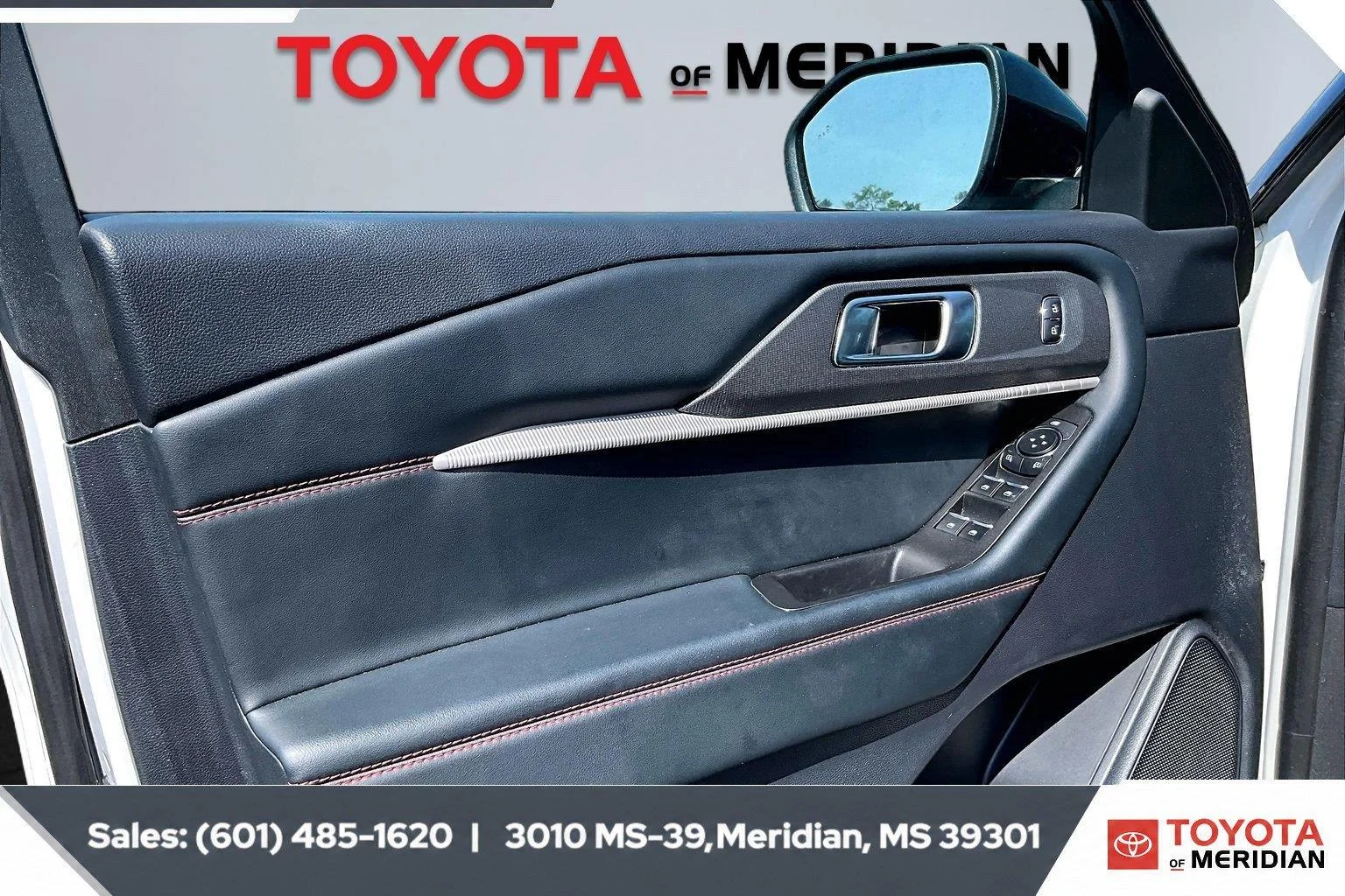 Used 2025 Star White Metallic Tri-Coat Ford ST-Line image 17