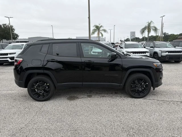 New 2026 Diamond Black Crystal Pearl-Coat Exterior Paint Jeep Latitude image 3