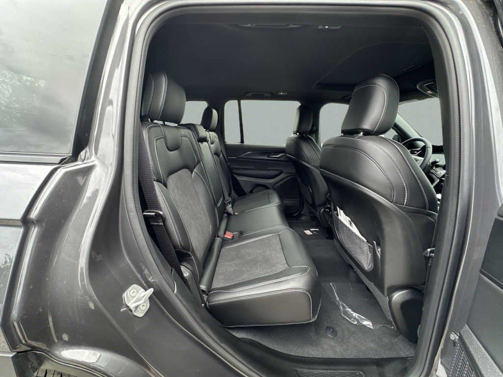 New 2025 Baltic Gray Metallic Clear-Coat Exterior Paint Jeep Altitude X image 28