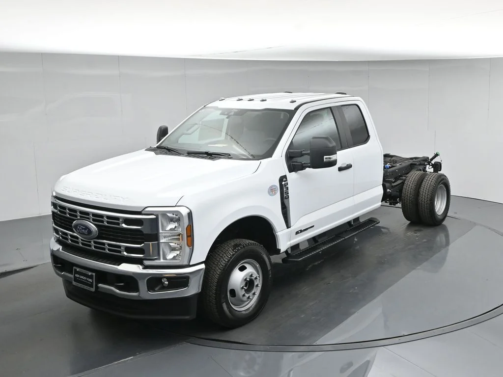 New 2025 White Ford XL image 32