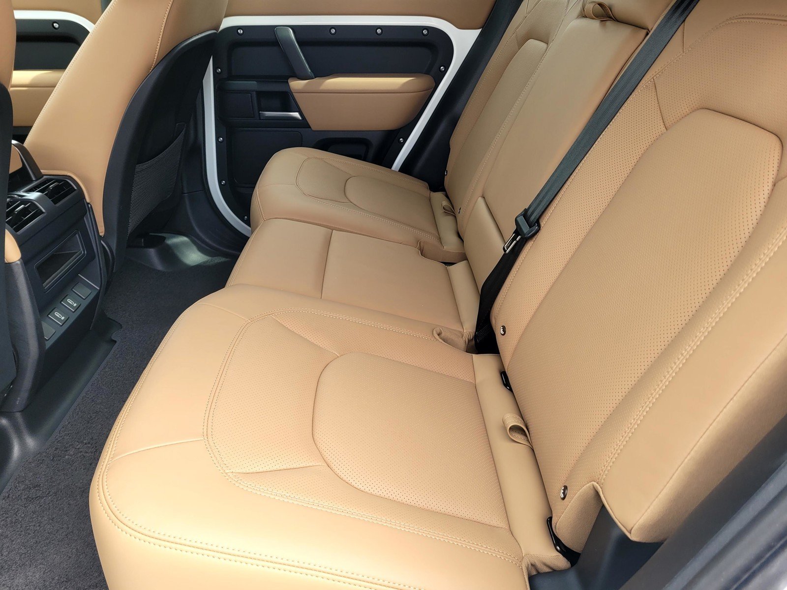 New 2026 Fuji White LAND ROVER S image 14