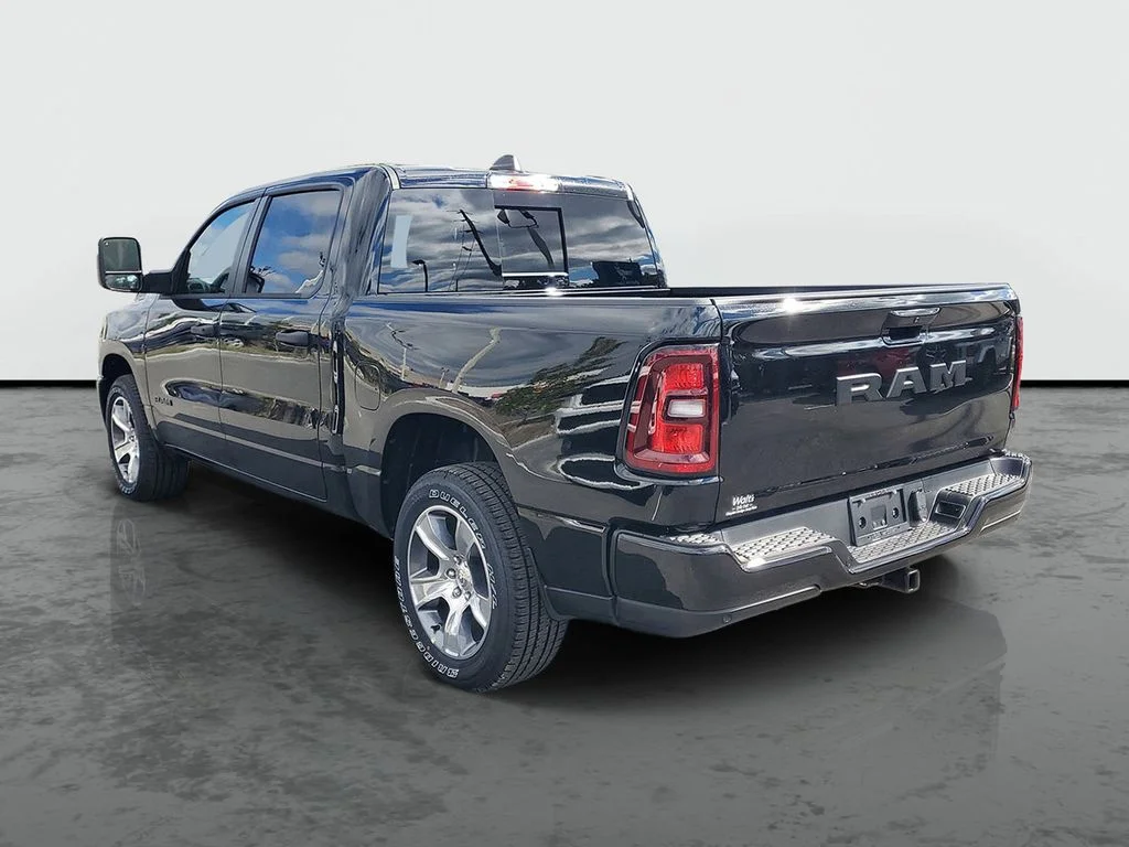 New 2025 Diamond Black Crystal Pearl-Coat Exterior Paint RAM Tradesman image 3