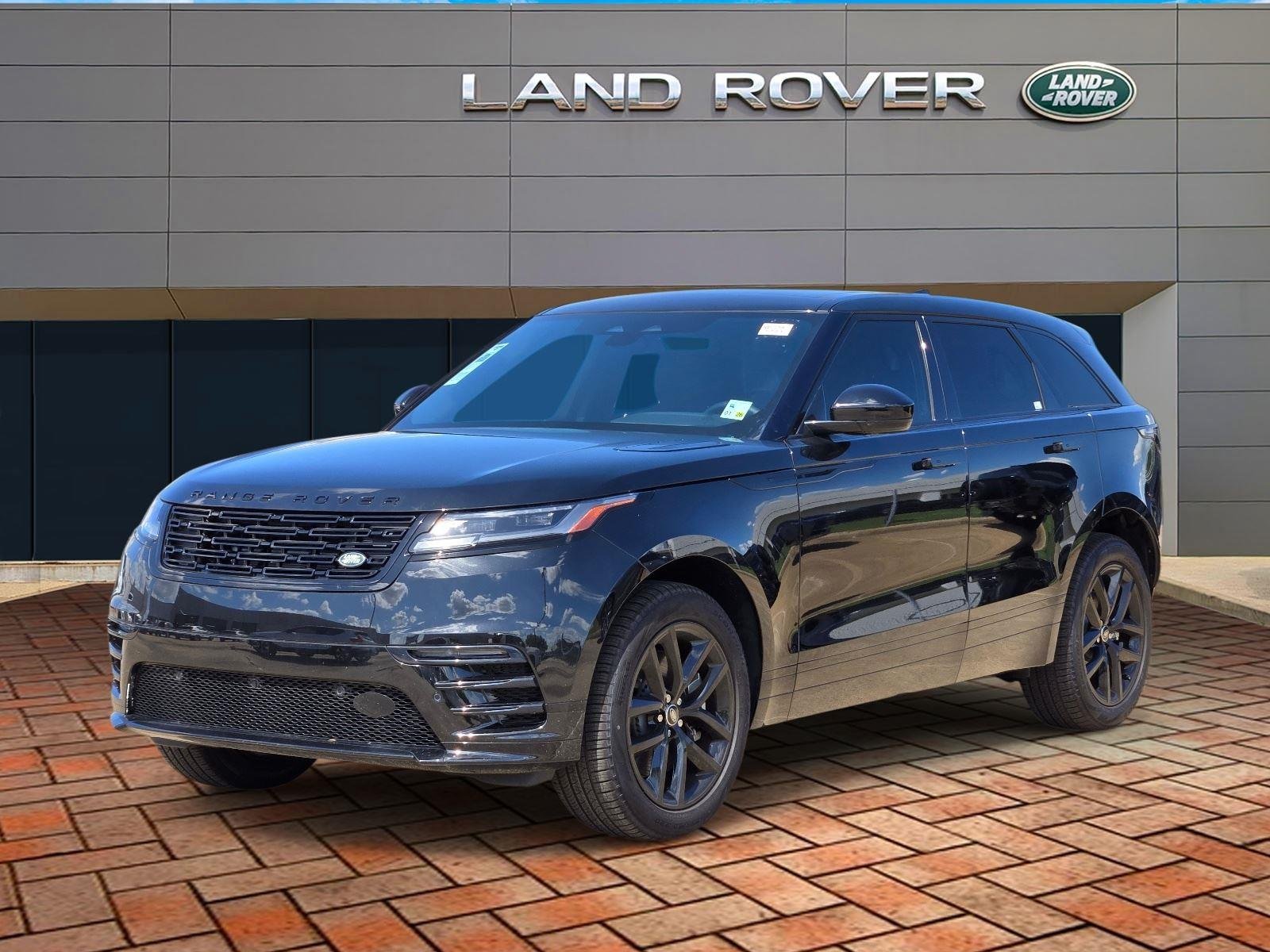 New 2025 Santorini Black Land Rover Dynamic SE image 3