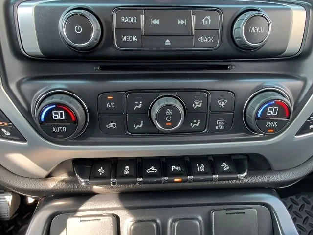 Used 2015 Silver GMC SLT image 29