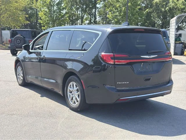 Used 2023 Black Chrysler Touring L image 4