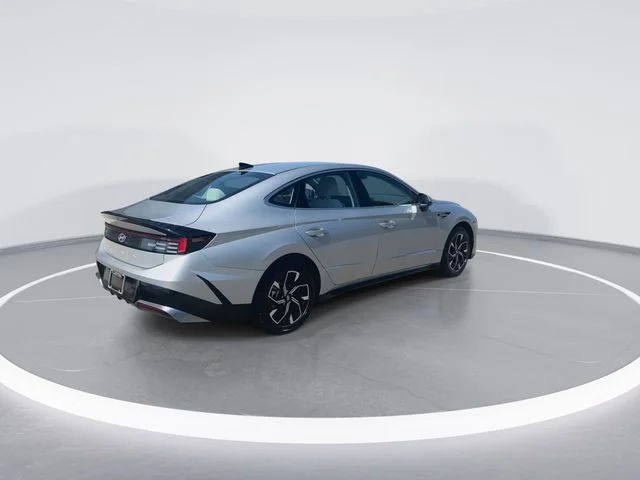 Used 2025 Silver Hyundai SEL image 8