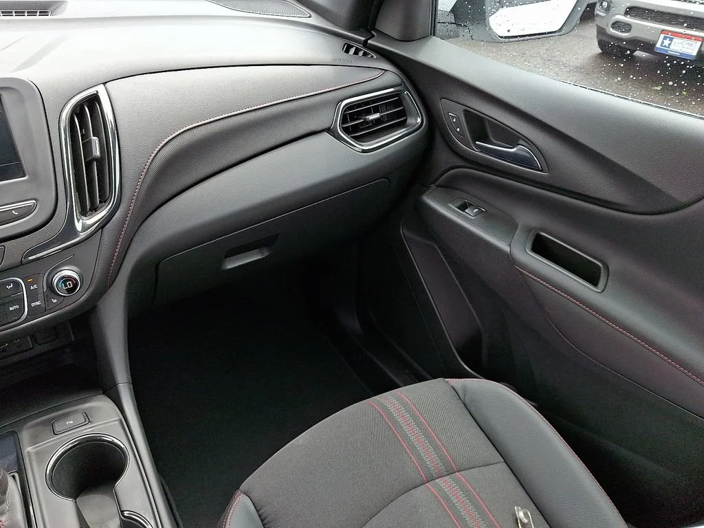 Used 2022 Summit White Chevrolet RS image 17